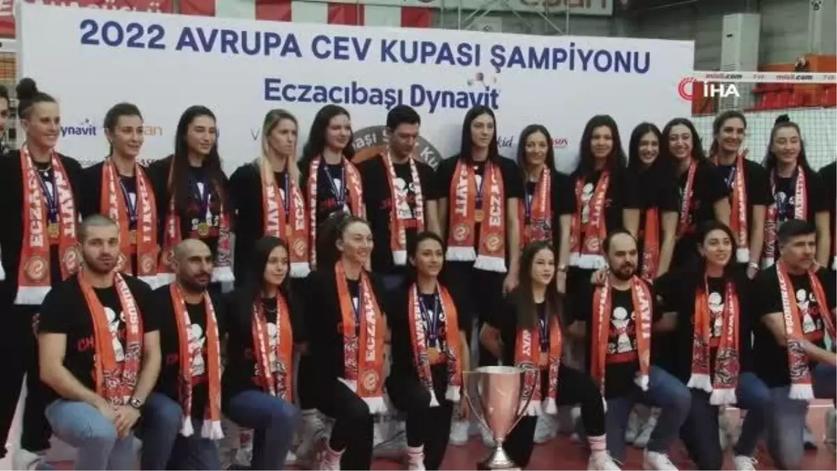 Şampiyon Eczacıbaşı Dynavit, basınla buluştu