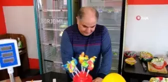 Savaşa rağmen Türkler Ukrayna'yı terk etmiyorUkrayna'da 15 yıldır taksi şoförlüğü yapan Cavanşir Muzafferov: 'Buranın ekmeğini yiyoruz 15 senedir.