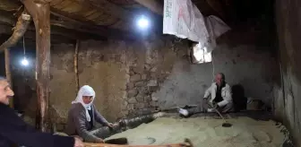 Tarihi değirmende tahin mesaisi