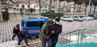 Tarladaki su motorunu parçalara ayırarak çaldılar