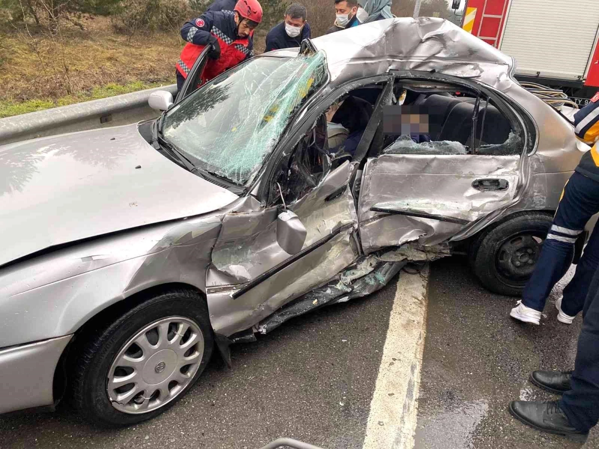 Tır, otomobile arkadan çarptı: 1 ölü, 1 yaralı