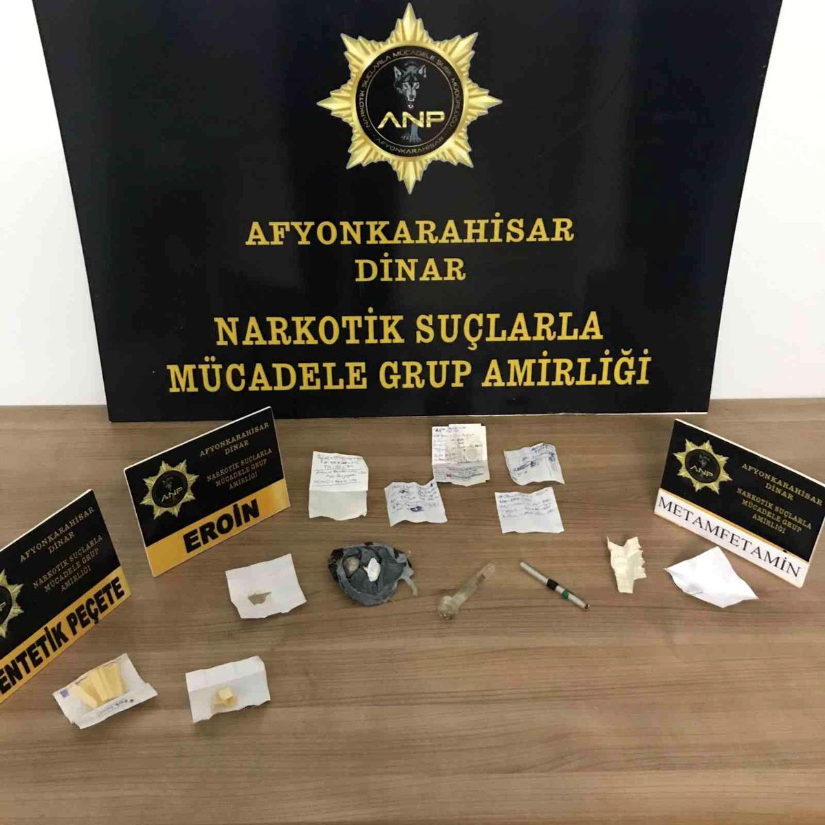 Uyuşturucu satıcısı üzerinde isim ve para listesinin bulunduğu çizelgeyle yakalandı