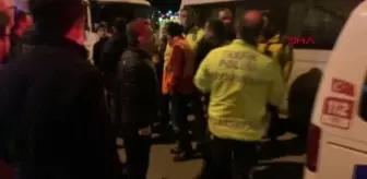 Alkollü sürücünün kullandığı hafif ticari araç, park halindeki 4 araca çarptı