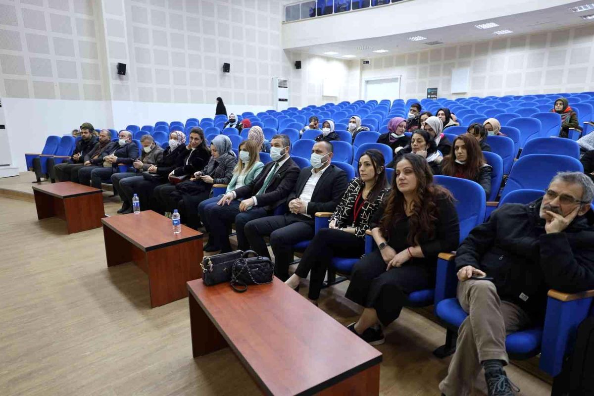 Başiskele\'de özel çocuklu ailelere farkındalık eğitimi verildi
