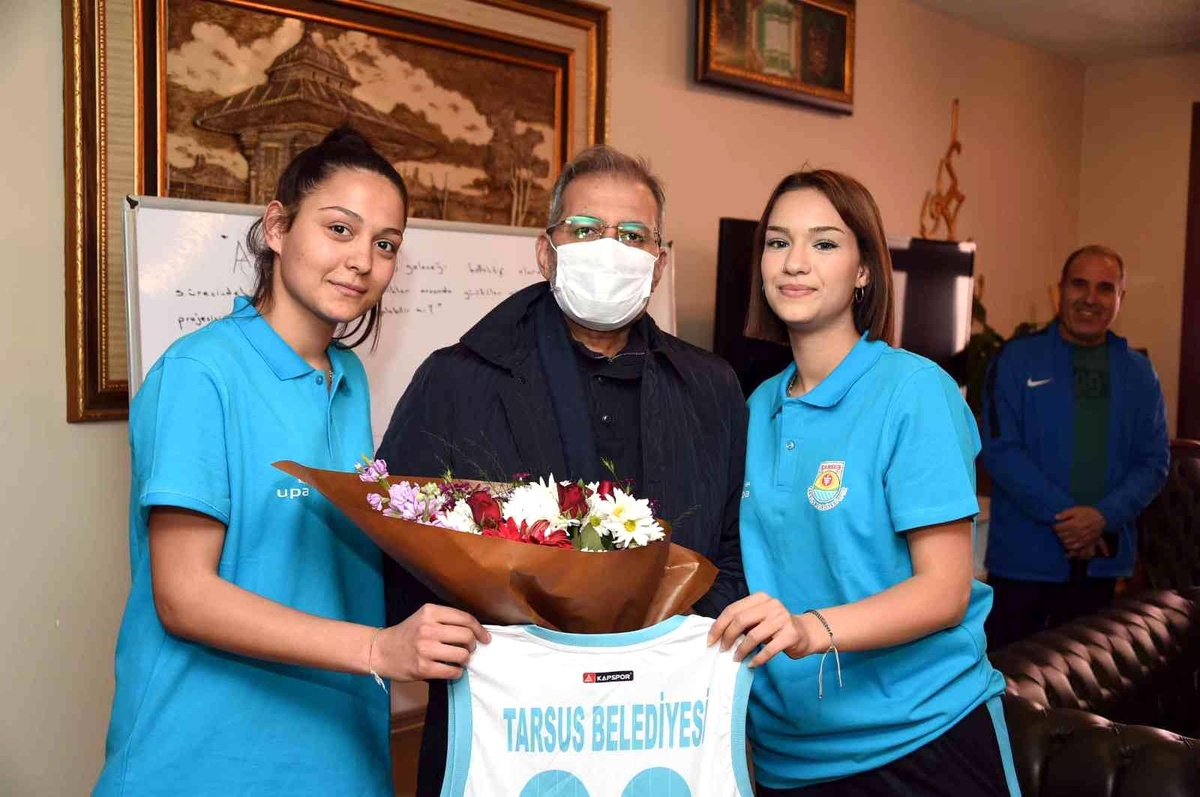 Başkan Bozdoğan, şampiyon sporcularla bir araya geldi