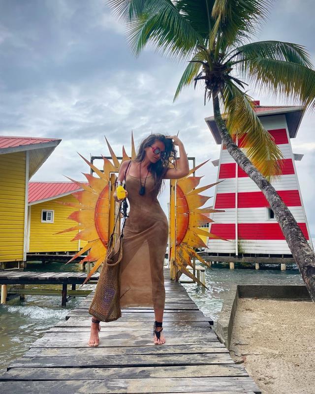 'Bir zamanlar Adem ve Havva' notuyla çıplak pozunu yayınlayan Eda Taşpınar, tepkilerden sonra paylaşımını sildi