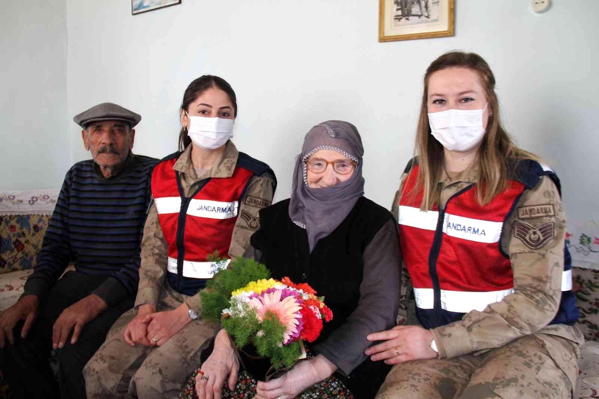 Dosta güven düşmana korku salan jandarma ekiplerinden anlamlı proje