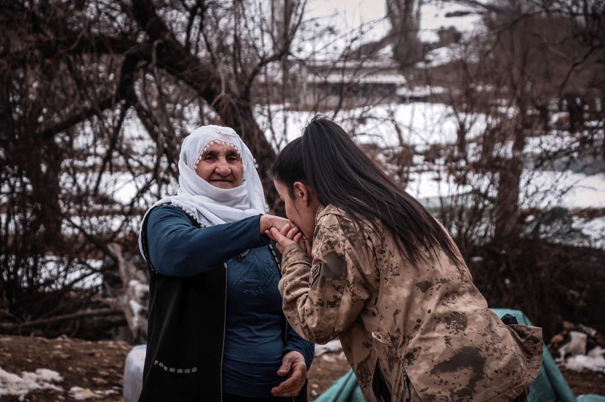 Jandarma yaşlıları unutmadı