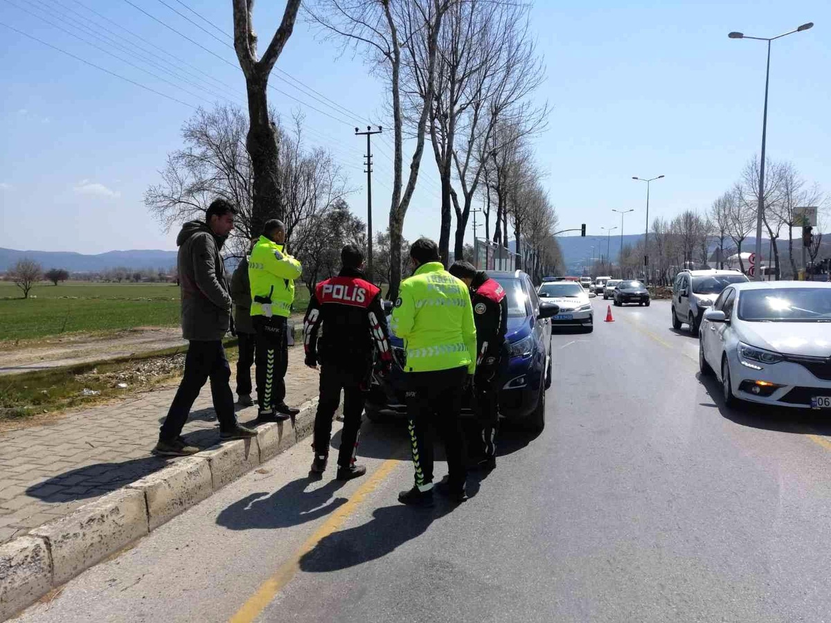 Kaza yapan yaralı motosiklet sürücüsü olay yerinden kaçtı