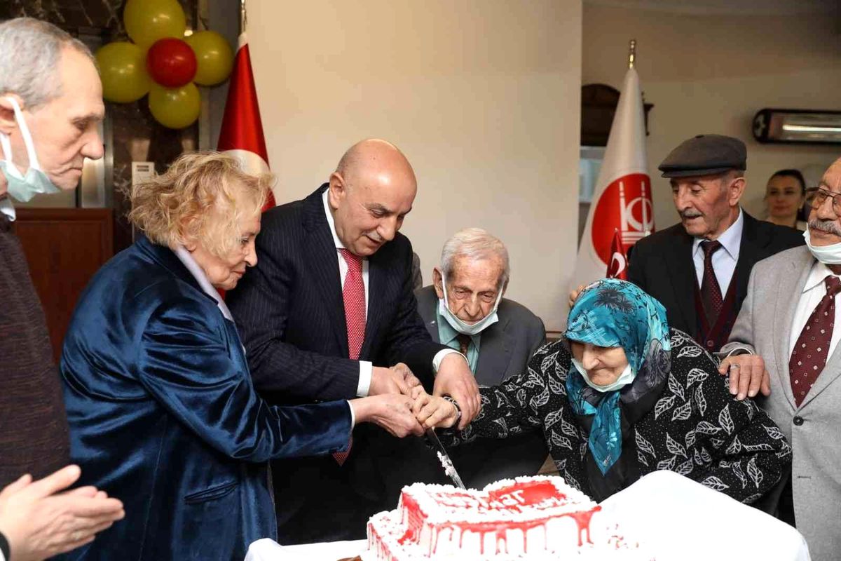 Keçiören\'de huzurevinde moral eğlencesi