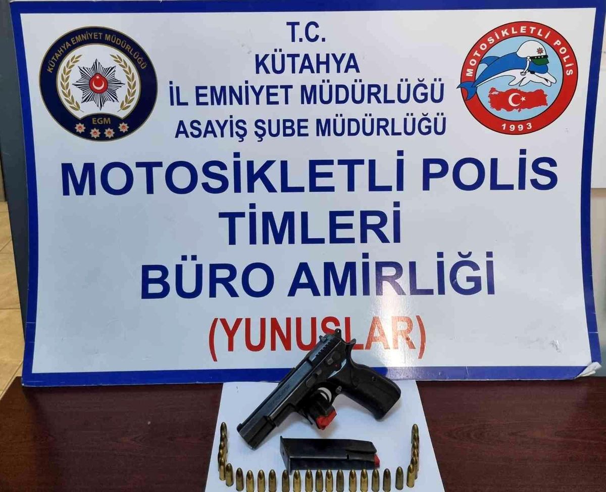 Kütahya\'da bir araçta ruhsatsız tabanca ele geçirildi