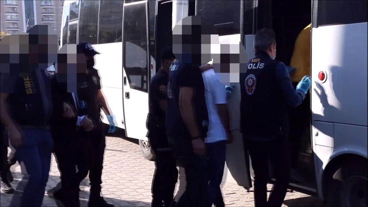 Son dakika haberi... Mersin merkezli 3 ilde dolandırıcılara şafak operasyonu: 7 gözaltı