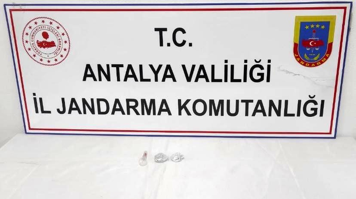 Piyasaya sürmek için Gaziantep\'ten getirdiği uyuşturucular ile yakayı ele verdi