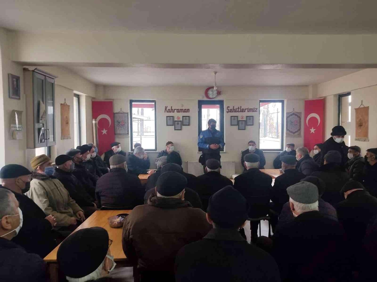 Polis ekipleri yaşlıları yalnız bırakmadı