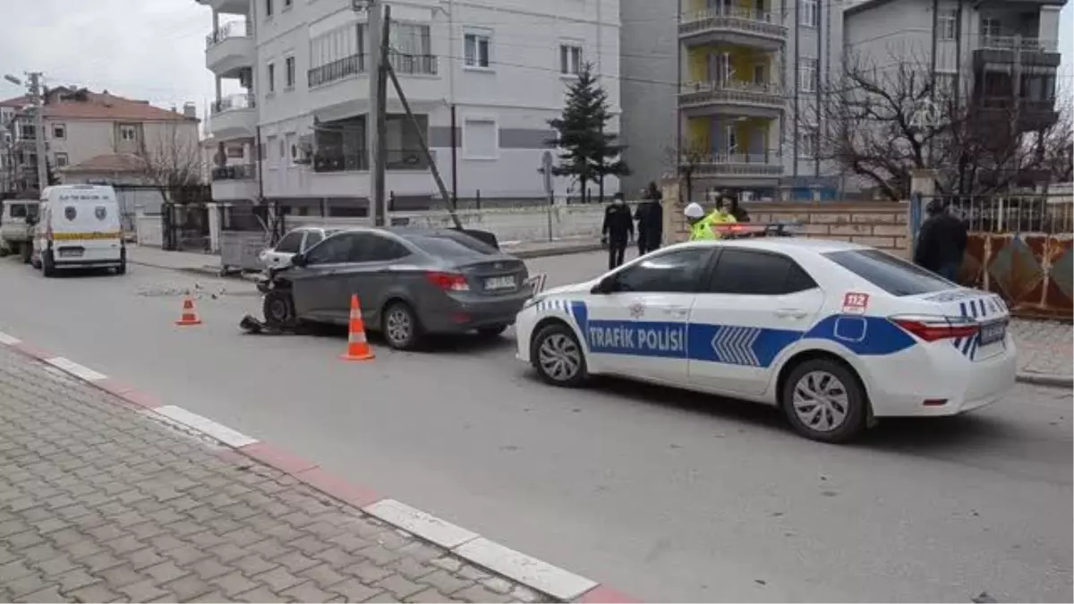 Son dakika haberi... Polisin "dur" ihtarına uymayan sürücü başka araca çarpıp kaçtı