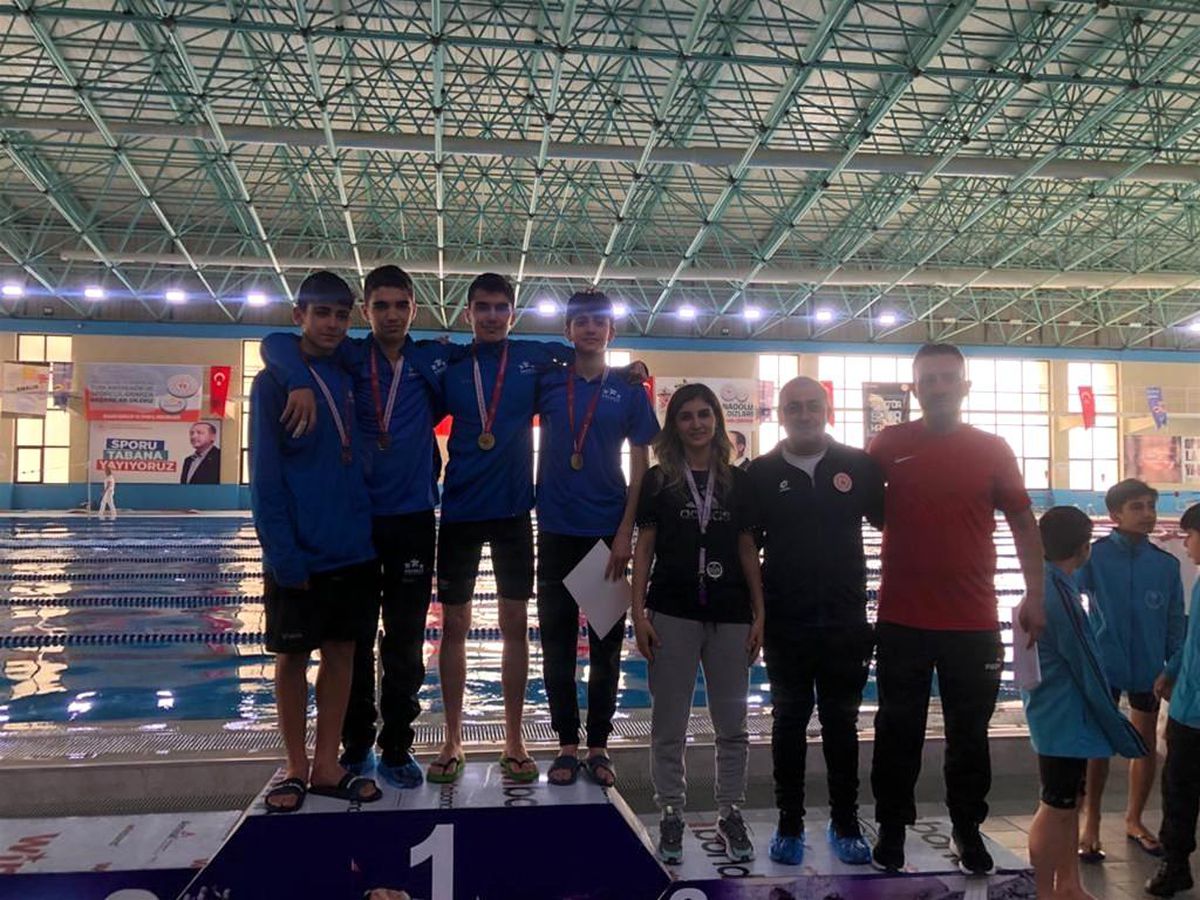 Yüzücülerde Türkiye yarı finali sevinci