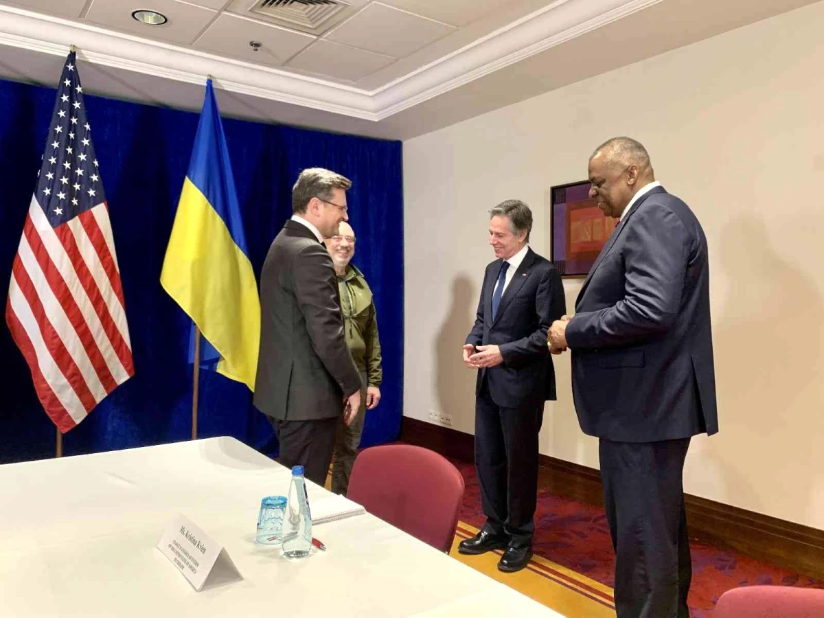 ABD Dışişleri ve Savunma Bakanları, Ukraynalı mevkidaşları ile Varşova\'da görüştü