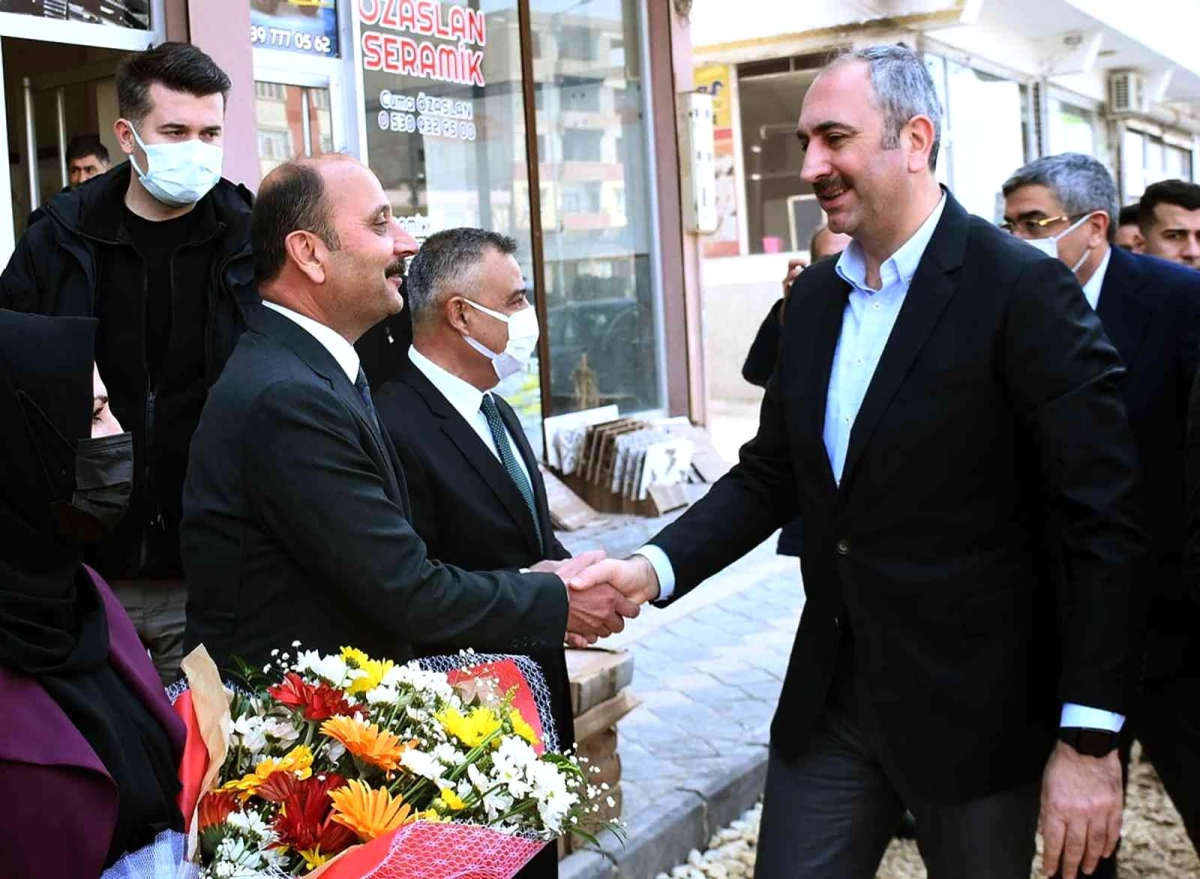 Eski Adalet Bakanı Gül, Araban\'da temaslarda bulundu
