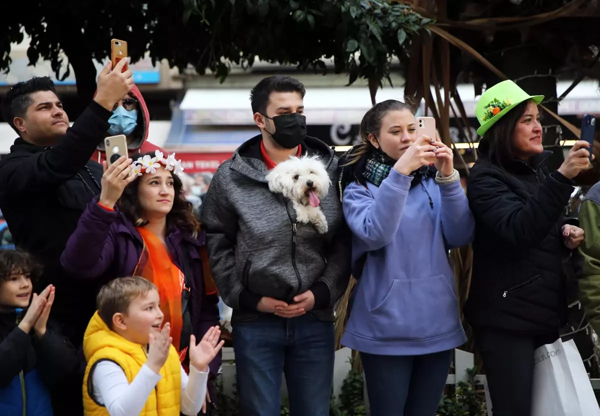 Adana 10. Uluslararası Portakal Çiçeği Karnavalı kortej geçişiyle başladı