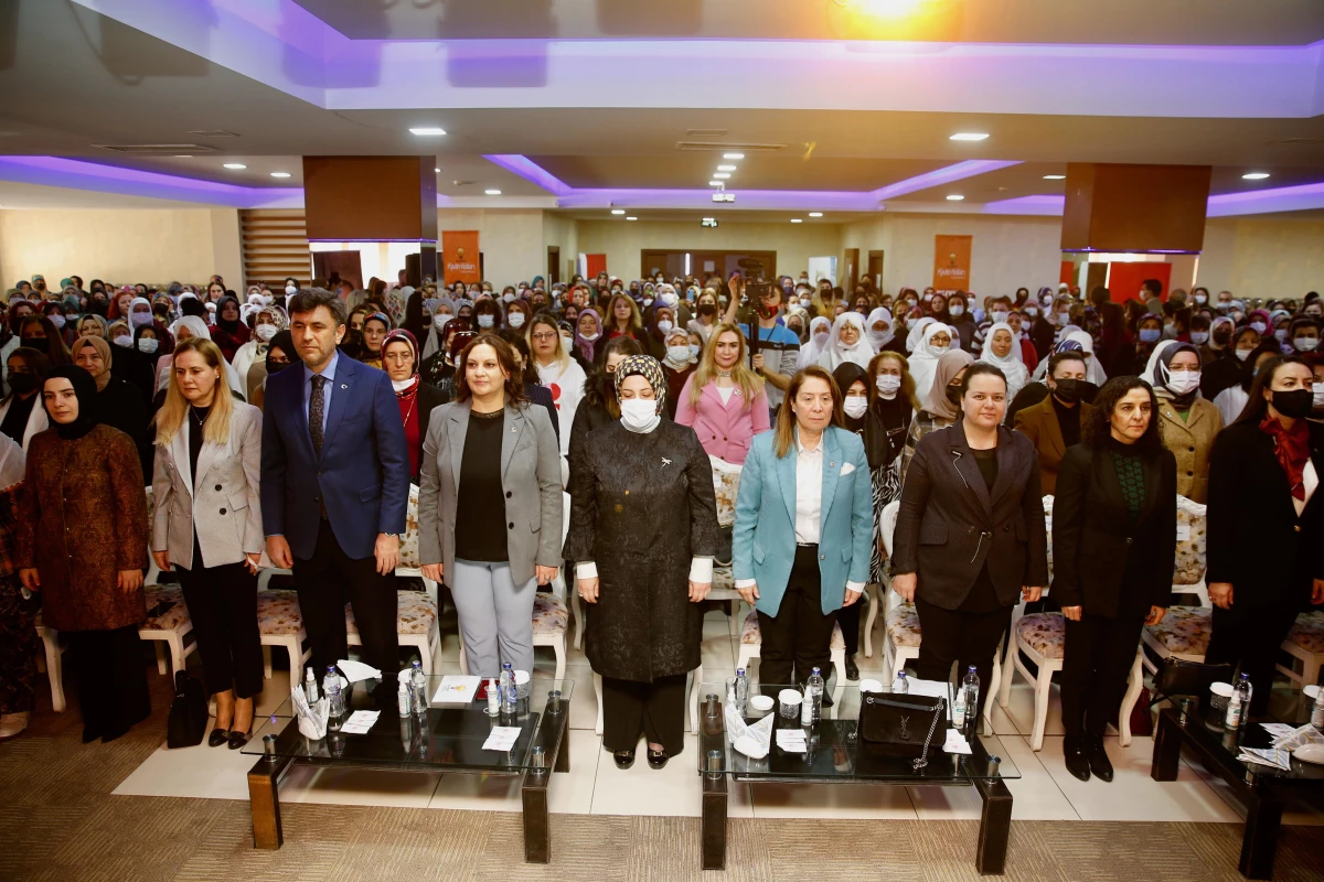 AK Parti Kadın Kolları Genel Başkan Yardımcısı Nilgün Ök, Eskişehir\'de kadınlarla buluştu Açıklaması