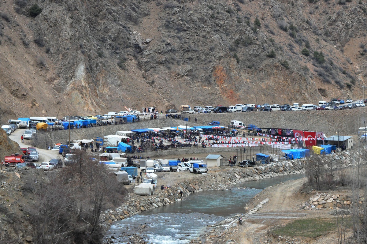 Artvin\'de "27. Yusufeli Sarıgöl Geleneksel Boğa Güreşleri Festivali" başladı