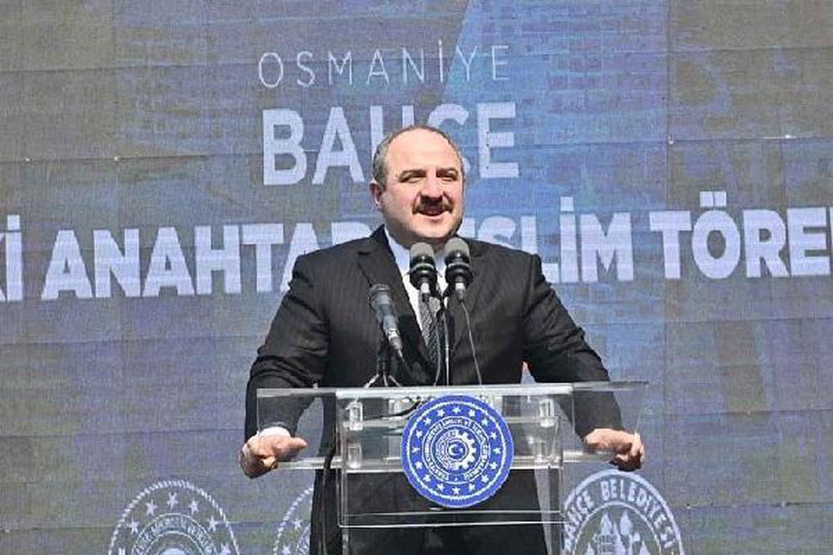 Bakan Varank: TOKİ, konut sayısını 2023'te 1 milyon 200 bine çıkartacak - Yeniden