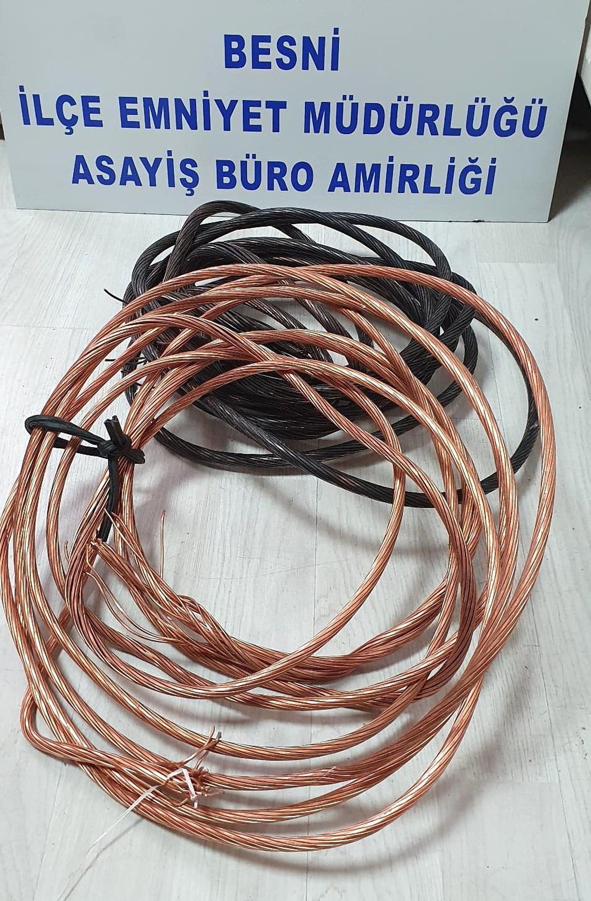 Besni\'de bakır kablo hırsızları yakalandı