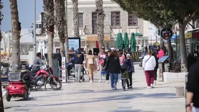 Bodrum sahillerinde güneşli havada yoğunluk oluştu