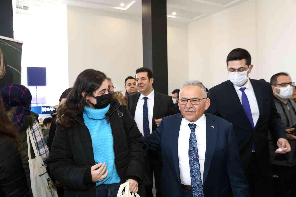 Büyükşehirin Kayseri kariyer merkezi her yerde