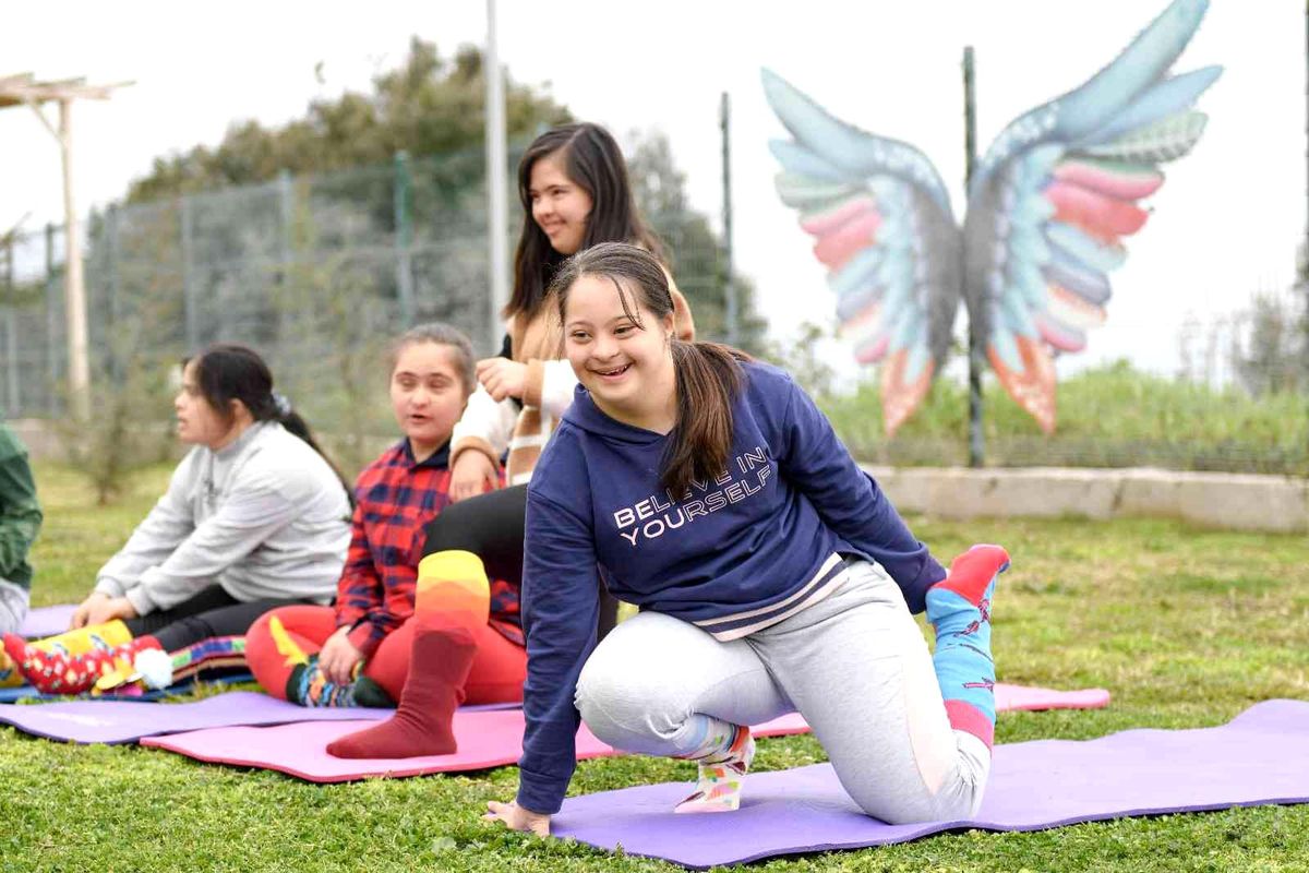 Down sendromlu çocuklara yoga kursu