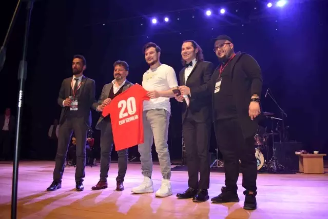 Ekin Uzunlar, Merkezefendispor için söyledi