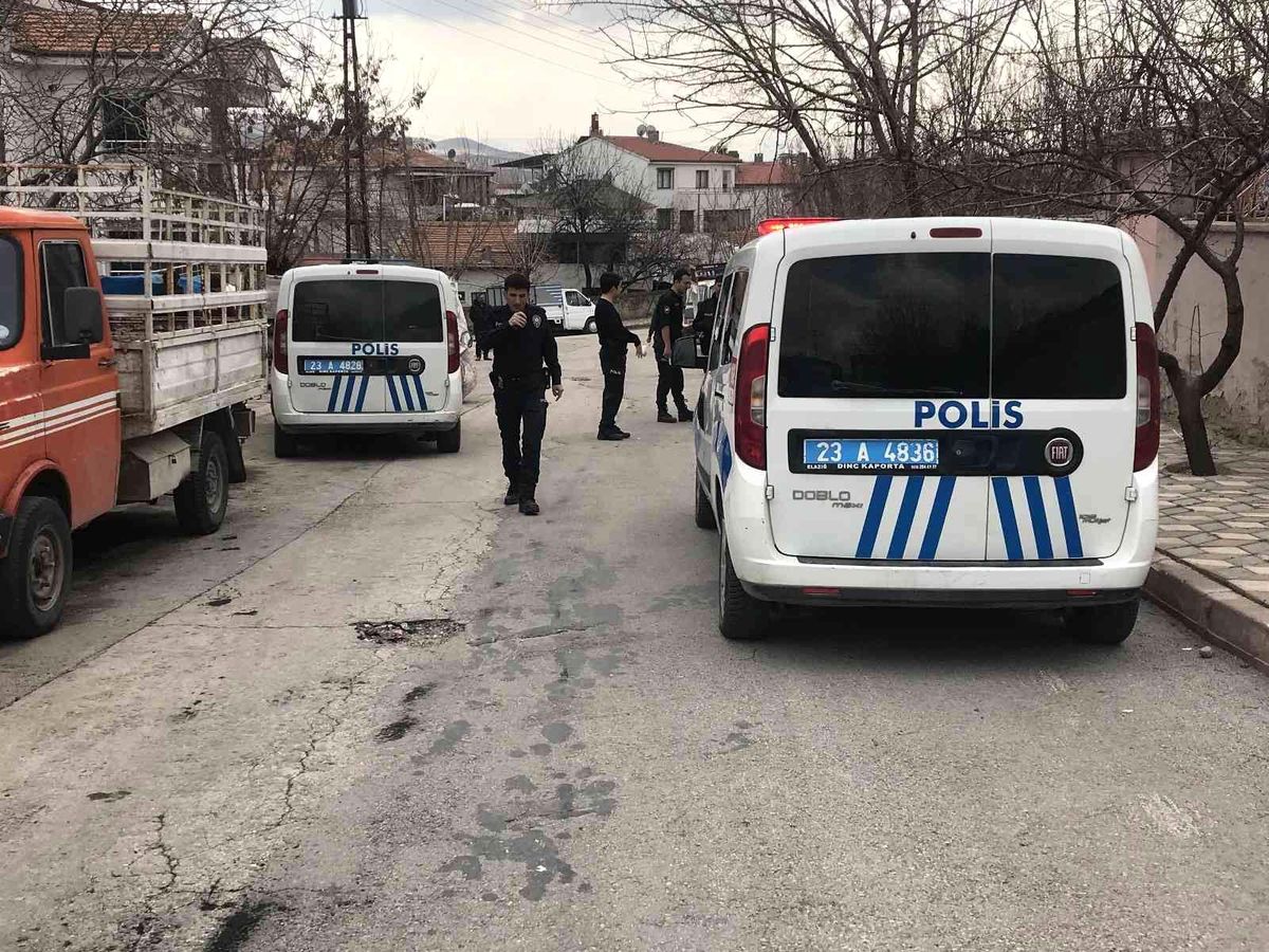 Elazığ\'da iki aile arasında kavga: 2 yaralı