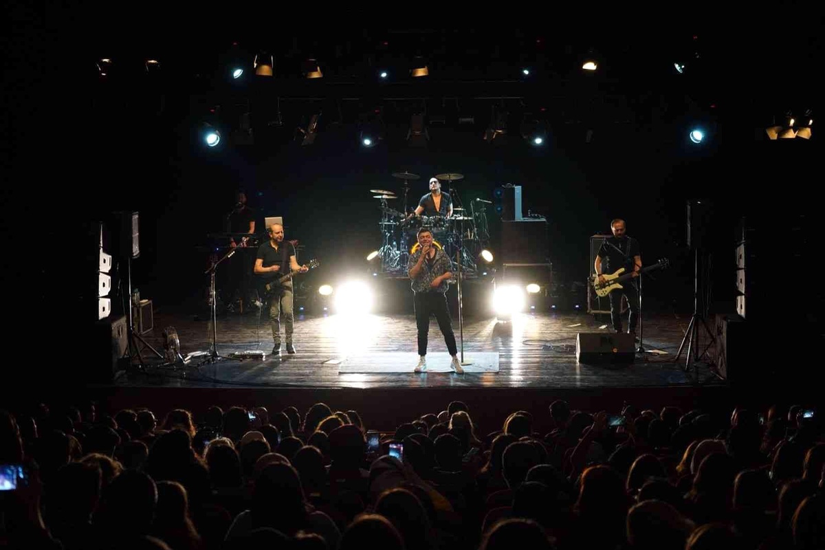 Gençlerin gözde rock gruplarından Zakkum, Bilecik\'i salladı