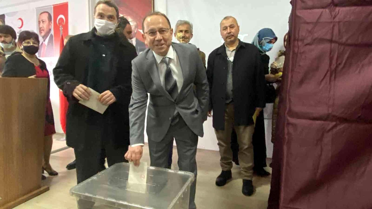 Kızılay\'ın yeni başkanı Kanlı oldu