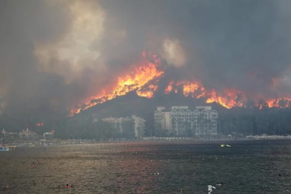 Son dakika haberleri... 'Marmaris'te orman yangınlarının ardından deniz dibinde biriken balçık ve atıklar temizlenecek'