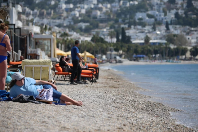 Bodrum sahillerinde güneşli havada yoğunluk oluştu