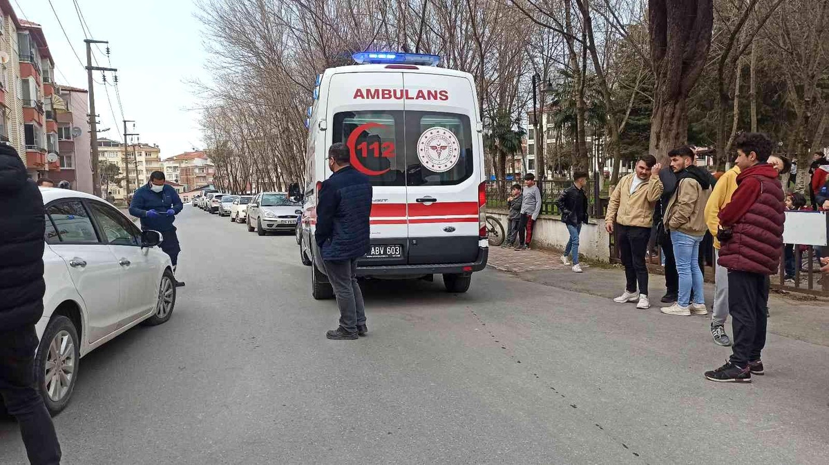 Otomobilin çarptığı çocuk ölümden döndü