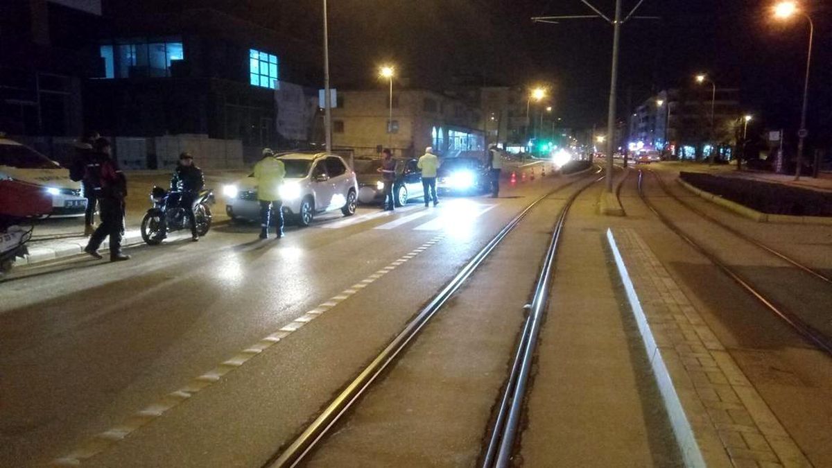 Polis ekiplerinden dün gece geniş çaplı denetim
