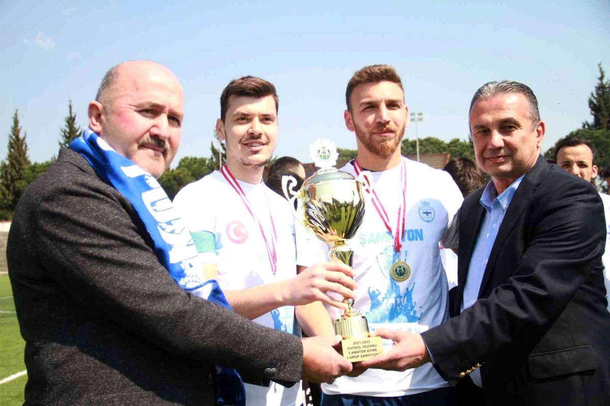 Şampiyon Kuyucakspor\'a kupasını Başkan Ertürk verdi