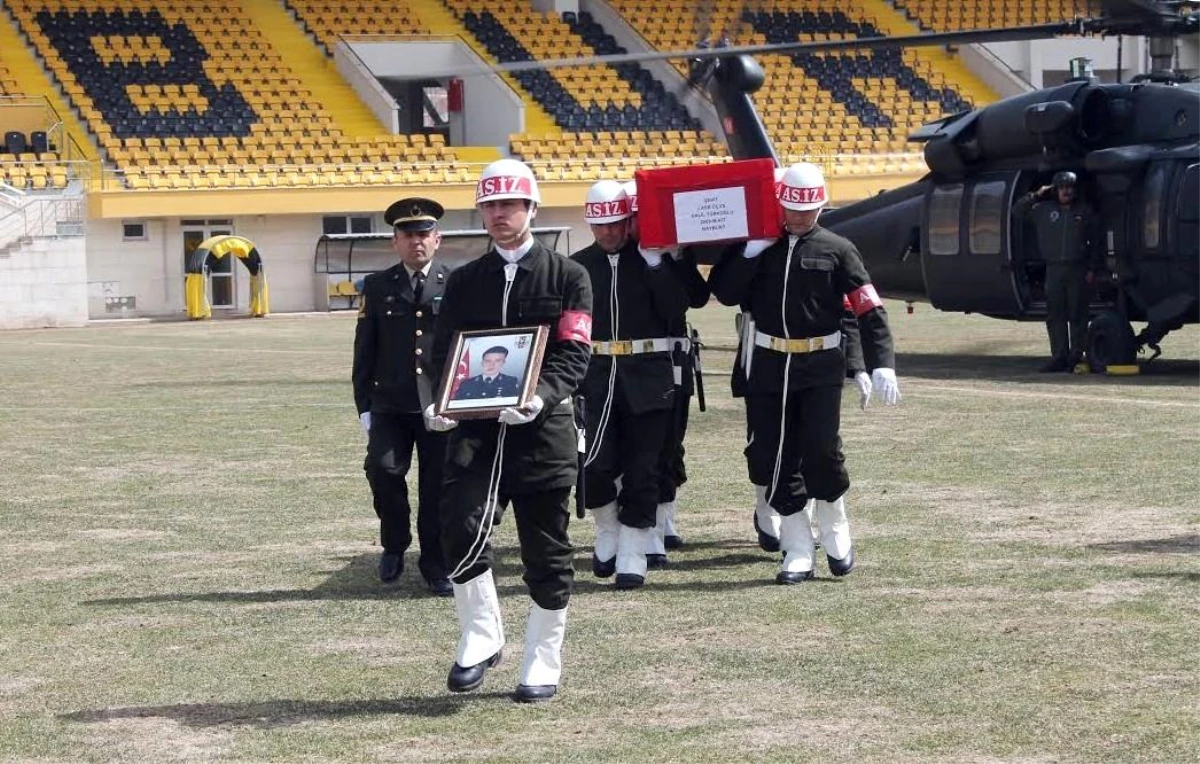 Şehit Halil Türkoğlu, kabri başında anıldı