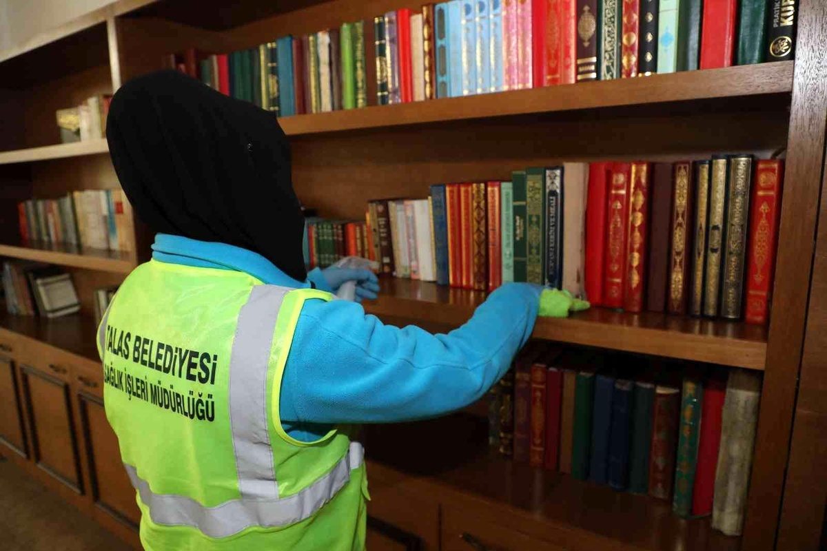 Talas Belediyesi ramazan ayı öncesi camilerde temizlik çalışması başlattı