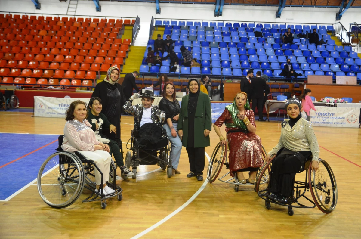 Tekerlekli Sandalye Dans Sporu Türkiye Şampiyonası Kütahya\'da yapıldı