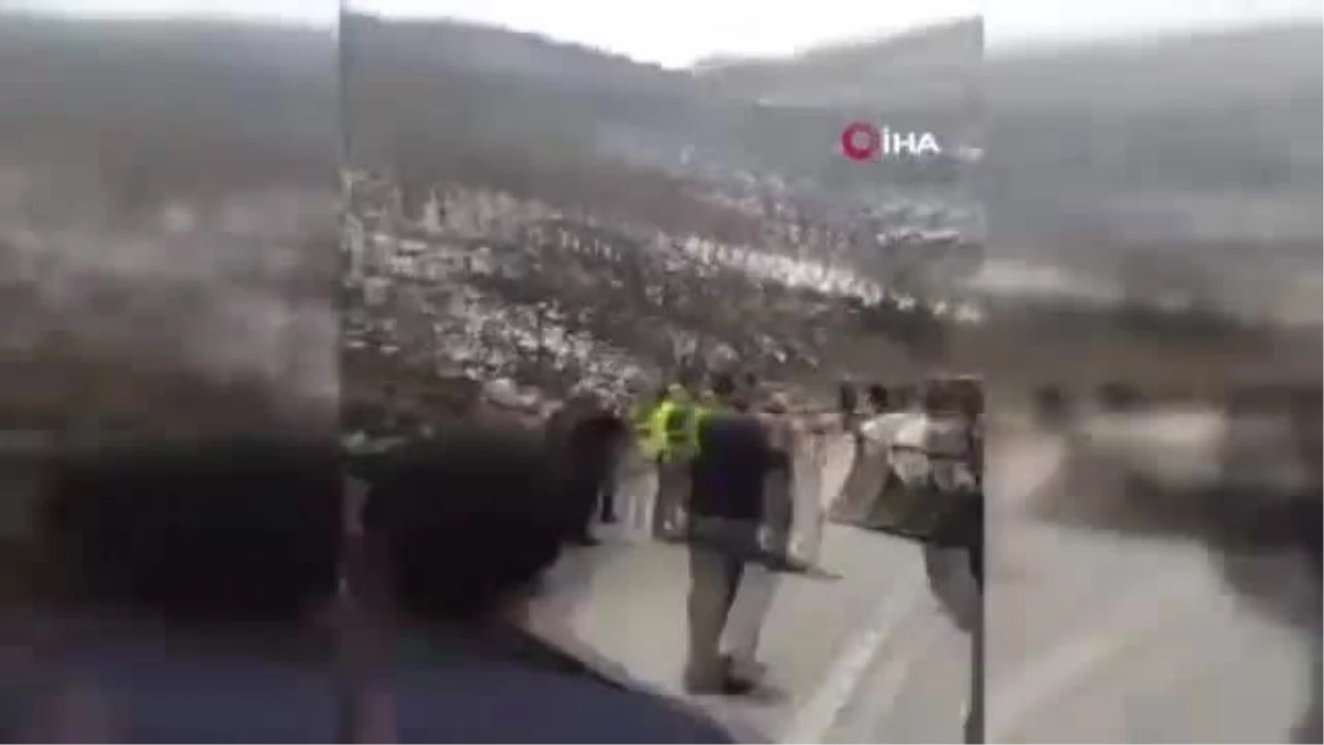 Trabzon\'un Tonya ilçesinde kaya parçası yoldan geçen aracın üzerine düştü: 4 ölü
