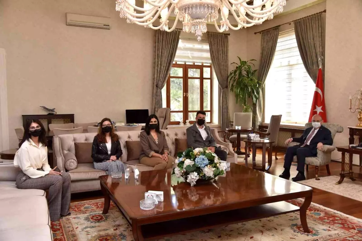 Vali Karadeniz Siyasi Bilimler Kulübü Öğrencilerinin sorularını yanıtladı