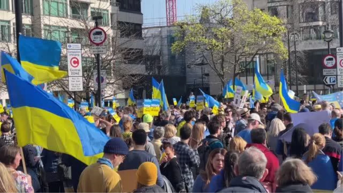 Zelenskiy\'nin çağrısının ardından Londra\'da "Ukrayna\'ya destek gösterisi" düzenlendi