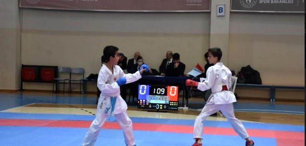 Afyonkarahisar\'da karate grup müsabakaları başladı