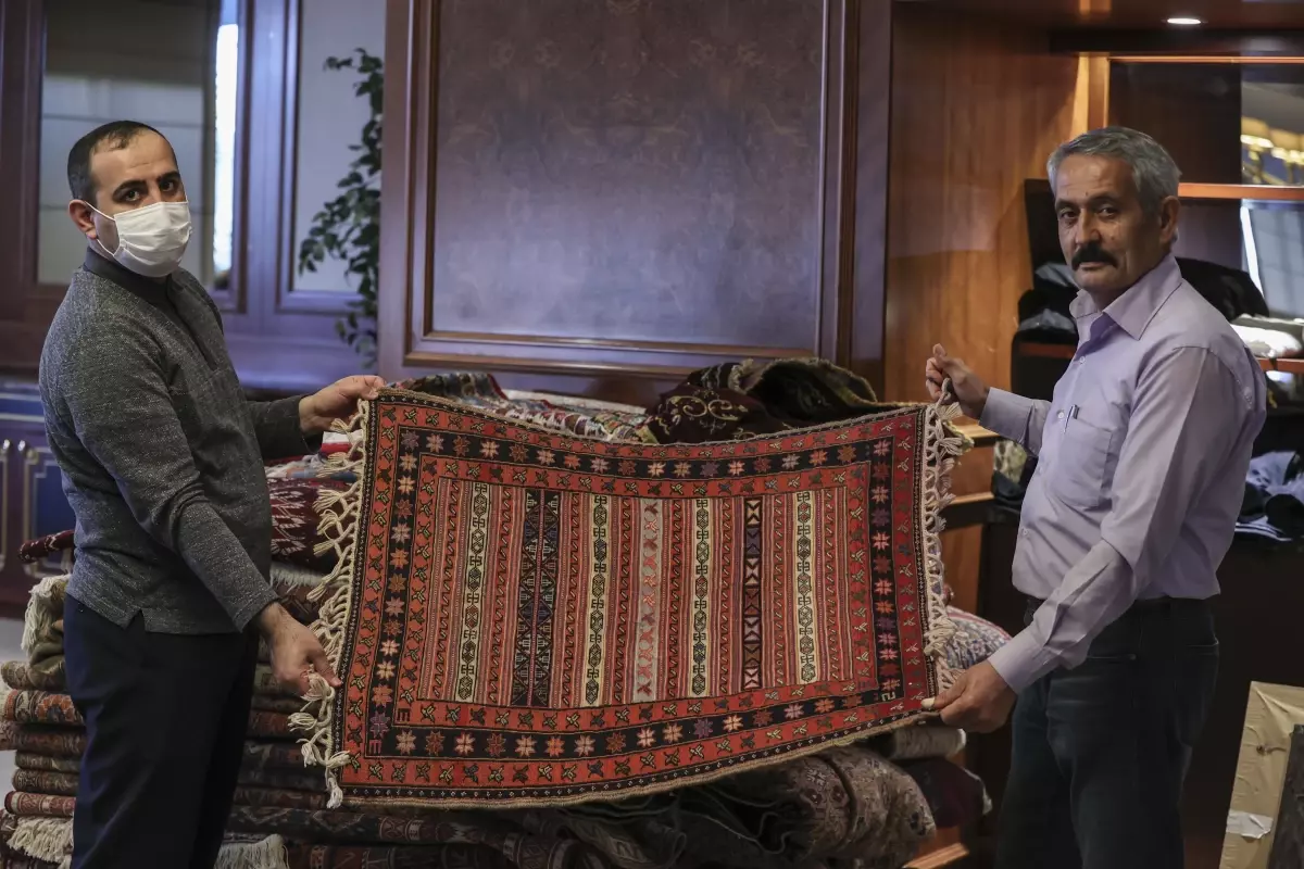 Asırlık el dokuması halılar müzayedede görücüye çıktı