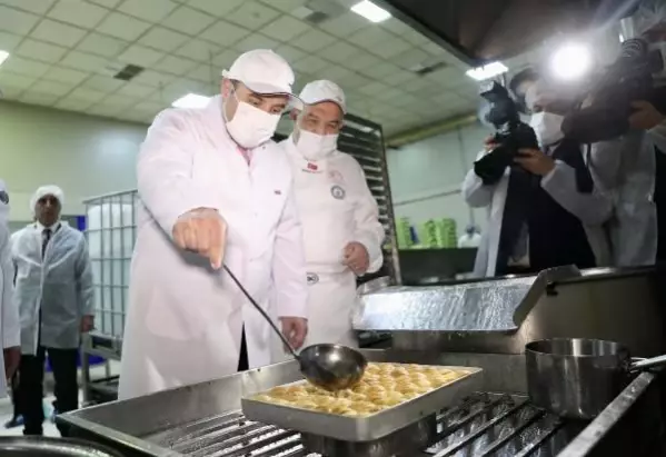 Bakan Varank, Kahramanmaraş'ta dondurma fabrikasını ziyaret etti