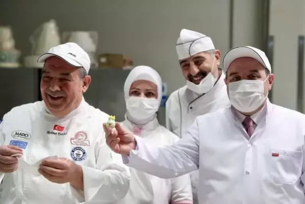 Bakan Varank, Kahramanmaraş'ta dondurma fabrikasını ziyaret etti