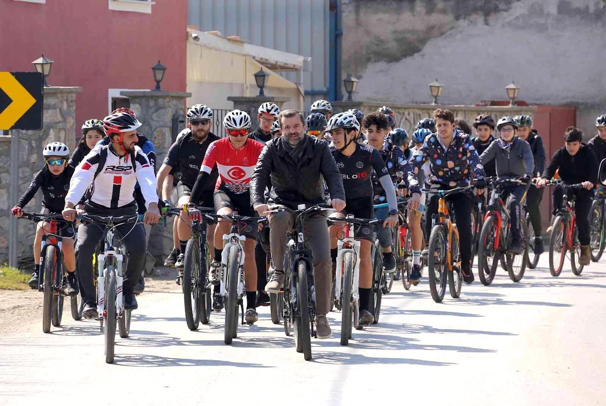 Bisikletçiler sağlıklı yaşam için Gürsu\'da pedal bastı